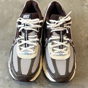 Nike Zoom Vomero 5Earth Fossil
